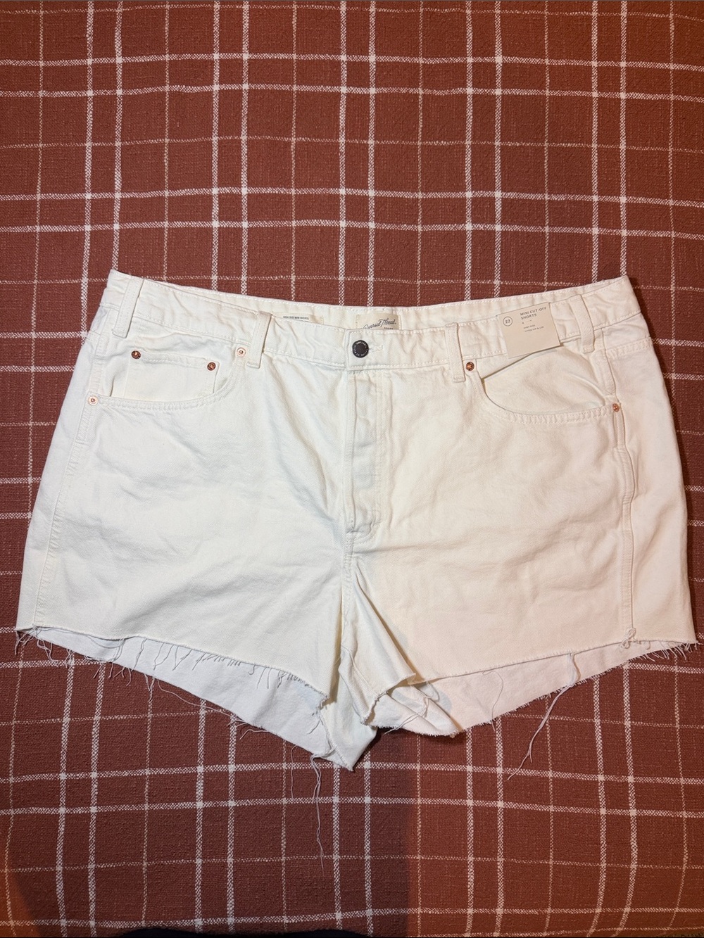Universal Thread White Cutoff High-Rise Denim Mini Shorts - NWT - Size 22
